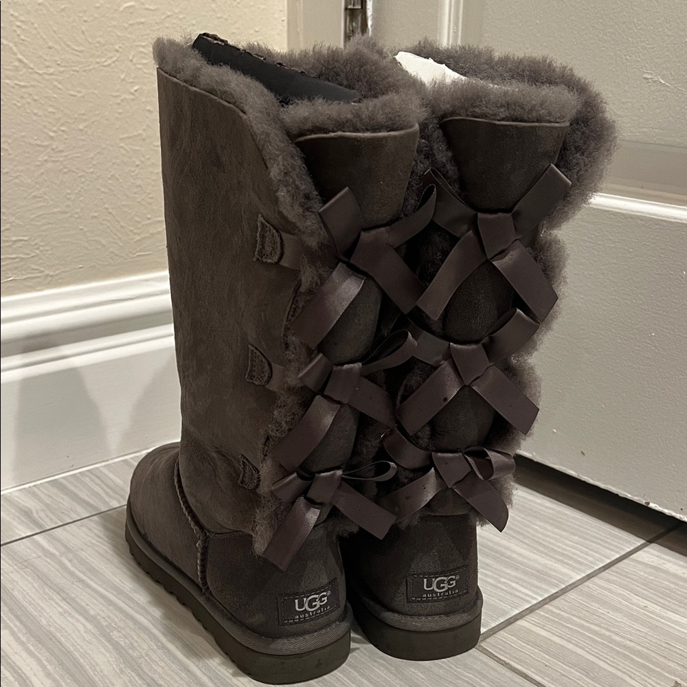 UGG Tall Bow-Back Shearling Boots - Gray